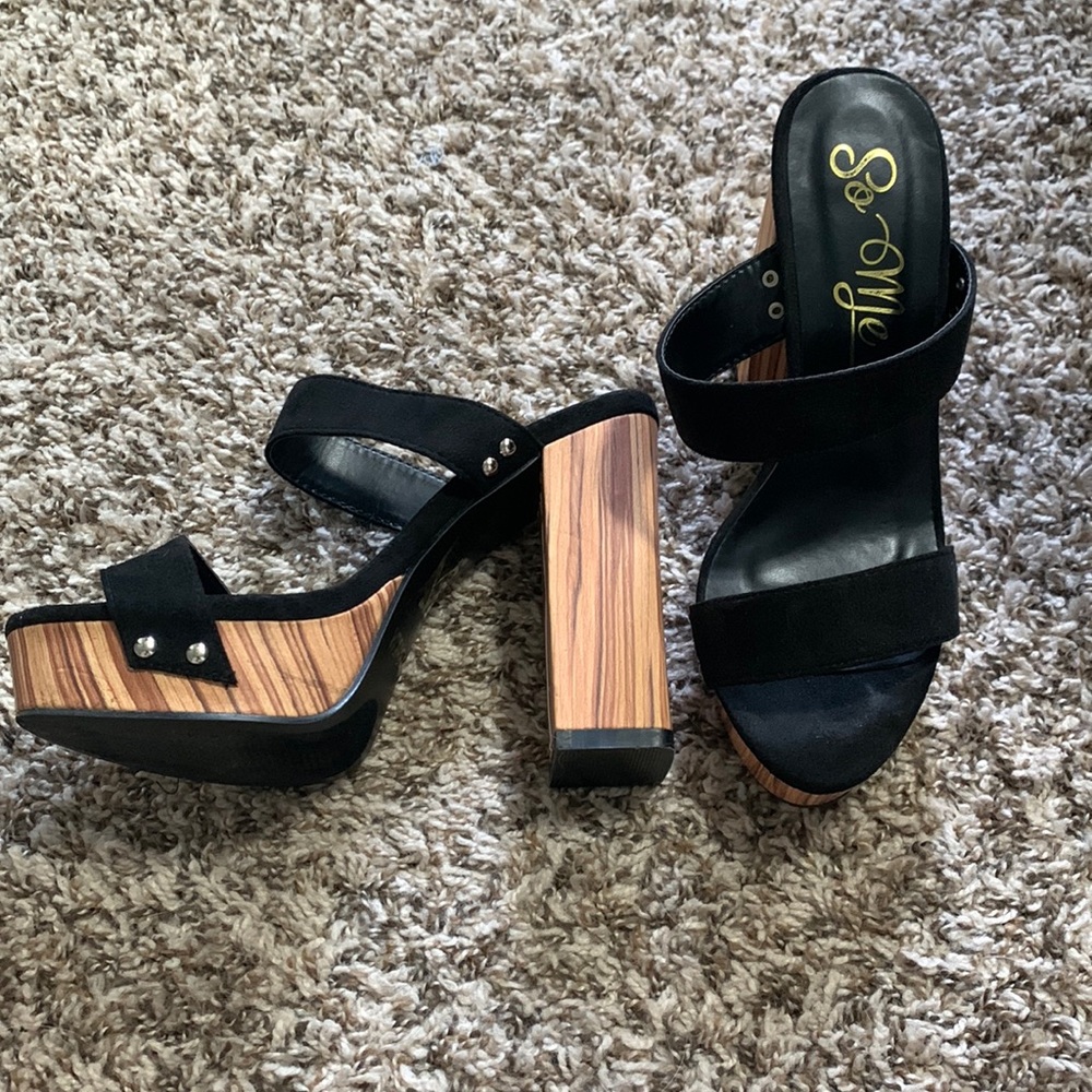 So Me! Black wood heeled sandals! US 8